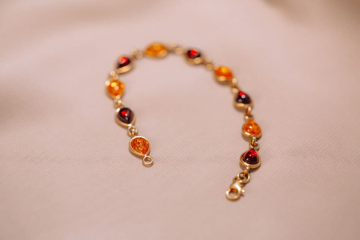 سوار الكهرَب البلطيقي متعدد الألوان من الفضة المطلية بالذهب