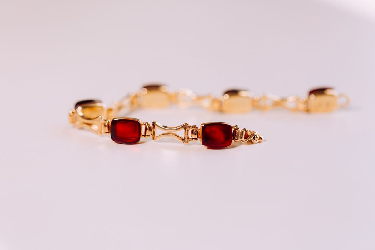 سوار كهرمان البلطيق من الفضة المطلية بالذهب