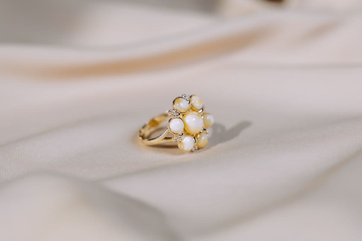 خاتم الفضة الإسترلينية المطلية بالذهب والكهرَب البلطيقي – عنقود "الزبدة" الملكي