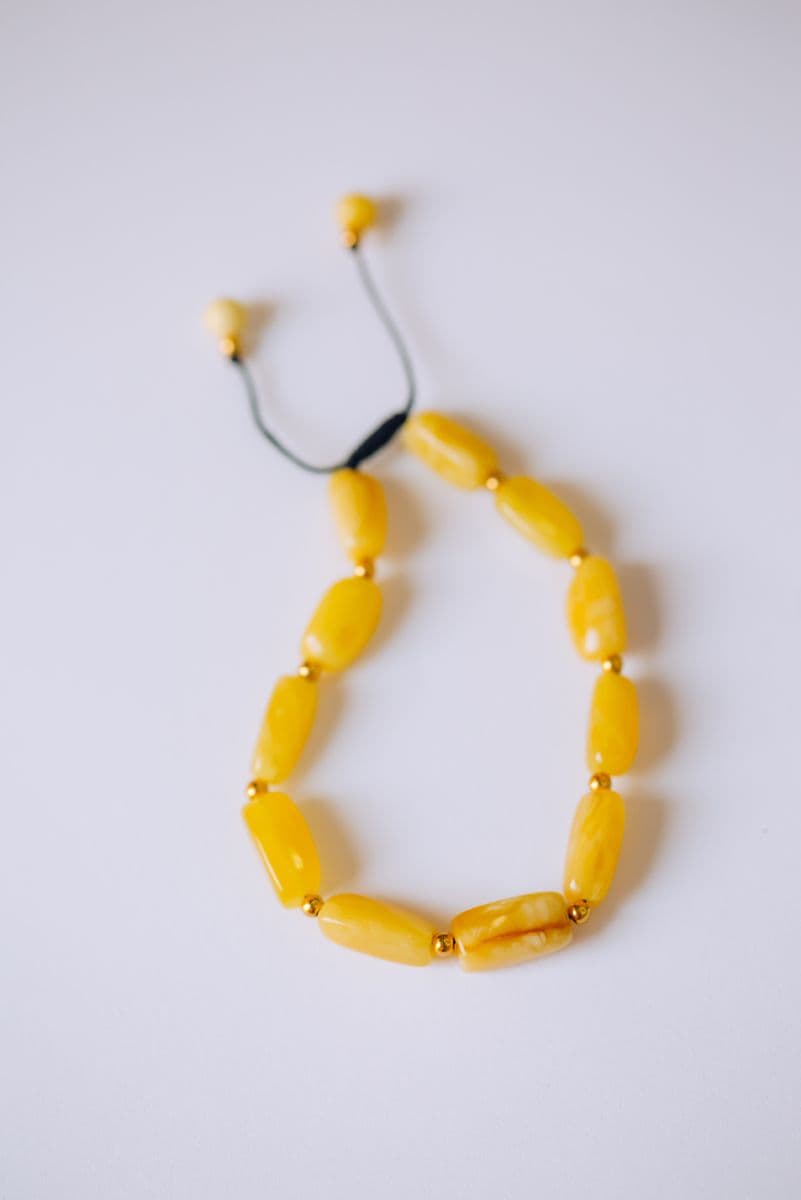 سوار كهرمان ليتواني – أناقة طبيعية لجميع الأعمار