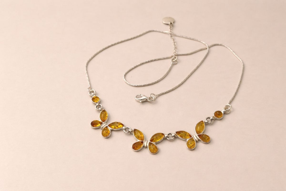 قلادة أنيقة مصنوعة من الكهرمان البلطيقي الطبيعي - 1