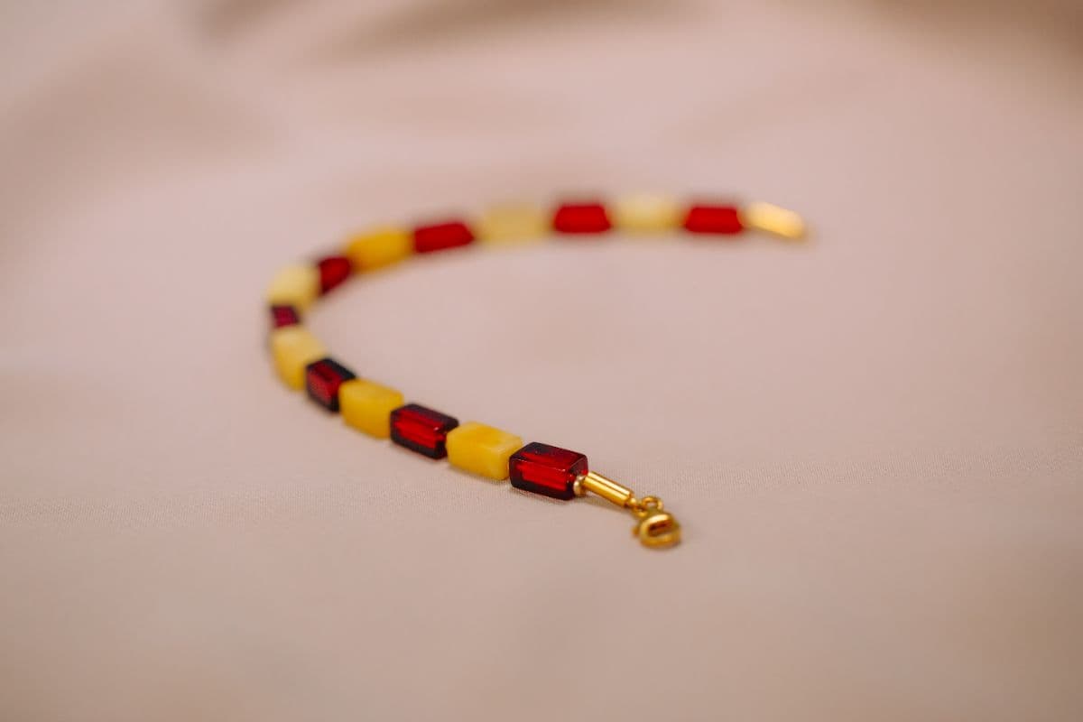 سوار كهرمان بلطيقي مصنوع يدوياً – أناقة خالدة